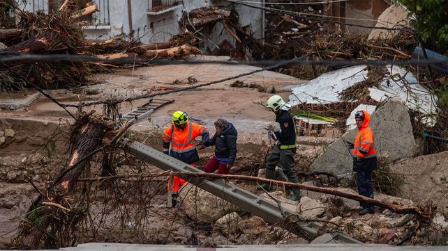 Valencia: más de 50 muertos en el marco de devastadoras inundaciones