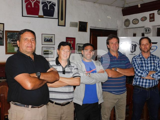 Universitario recibe a los juveniles