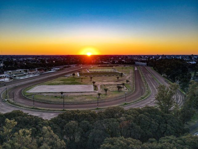 Con el atardecer como cómplice y el Hipódromo como telón de fondo