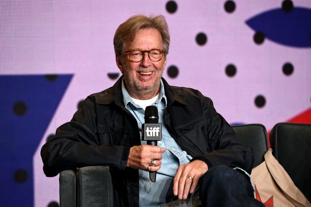 Eric Clapton blanco de duras críticas en redes sociales por su postura antivacunas