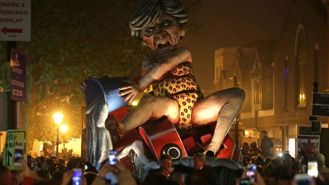 Celebración anual de la noche de la hoguera de Lewes