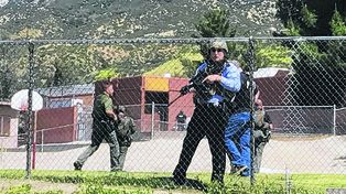 Dos muertos y dos heridos, saldo de un tiroteo en una escuela de EEUU