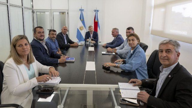 El gobernador Rogelio Frigerio se reunió con los intendentes del área metropolitana de Paraná.