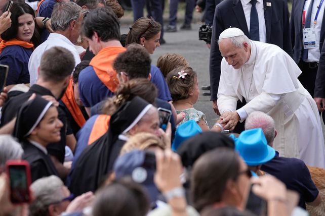 El Papa se reunió con sobrevivientes de abusos en Francia y criticó la muerte asistida