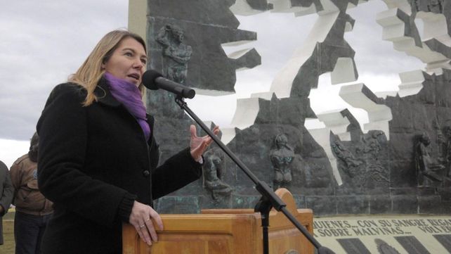 Rosana Bertone. La gobernadora presentará un proyecto para derogar el Acuerdo de Nueva York 1995.