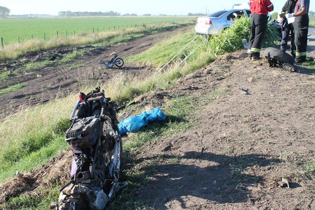 Ruta 34: tres víctimas fatales en un accidente entre un auto y dos motos