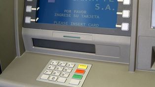 Un peligro: mirá cómo hacen para robarte los datos de la tarjeta de débito