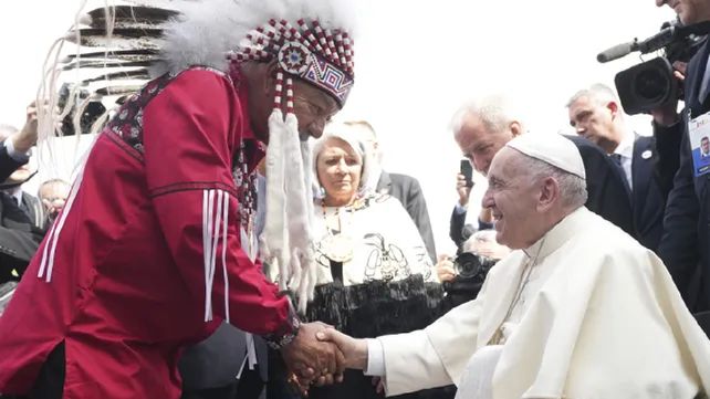 Francisco llegó a Canadá para pedir perdón a los indígenas por abusos en internados cristianos