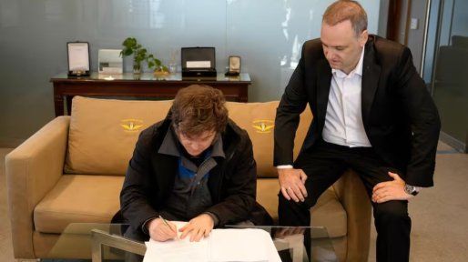 Reforma laboral: Javier Milei firmó el proyecto y el Gobierno lo enviará al Congreso