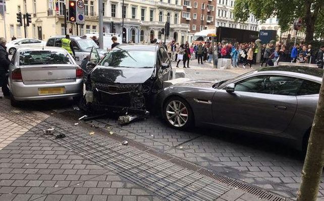 Varios heridos luego de que un auto atropellara a peatones en Londres