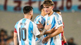 Nico Paz debutó con la selección argentina y Messi reconoció que tiene mucha calidad.