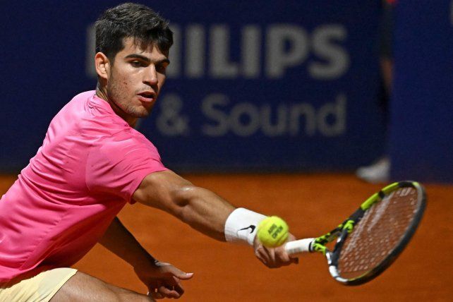 El español Alcaraz, a paso firme para meterse entre los ocho mejores del Argentina Open