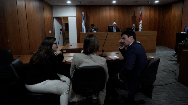 El fiscal Ramiro González Raggio junto a sus asistentes. Será el encargado de la acusación contra el concinero acusado de abuso.&nbsp;
