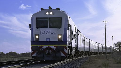 El tren a Buenos Aires, cada vez peor: tardó 13 horas y se rompieron 4 locomotoras
