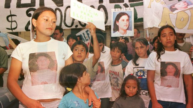 Ausencia. Esos chiquitos son los hermanos menores de Eloisa
