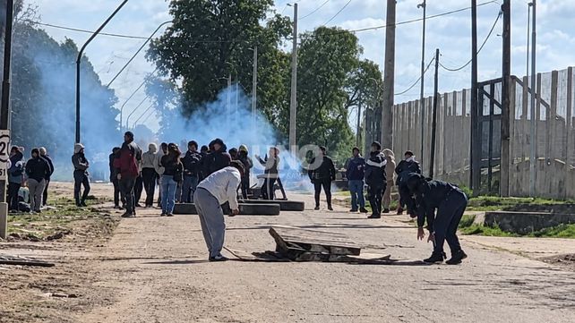 Familiares de presos. Se manifestaron frente a la Unidad Penitenciaria N° 9 de Recreo reclamando por traslados recientes.