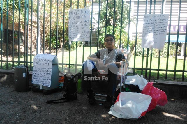 Un afiliado de Iapos se encadenó buscando respuestas a su problema