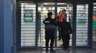 La sucursal del supermercado en Barranquitas fue el blanco de los delincuentes