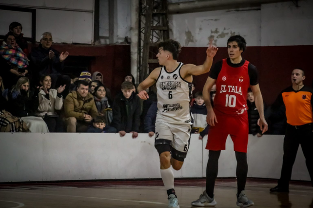 El clásico de la Sexta entre El Tala y Temperley vivió otra apasionante noche de básquet (Foto: www.básquetrosario.com.ar)