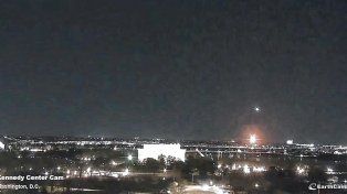 Así fue el choque entre un avión y un helicóptero militar en Washington