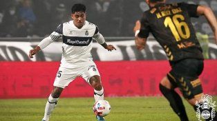 Unión aceleró con una nueva oferta por Cristian Tarragona