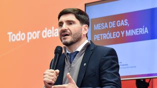 El gobernador Maximiliano Pullaro obtuvo su reforma previsional en una jornada agitada.
