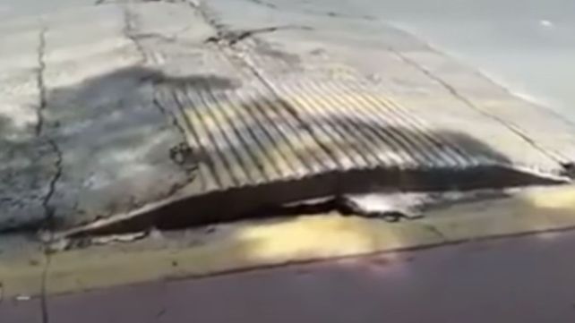 El impactante momento en el que una carretera respira tras el terremoto de México