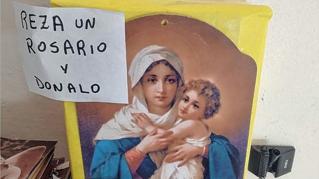 Bendiciones. Desde las comunidades parroquiales se invita a rezar un Rosario por los peregrinos y donarlo; para que luego les sea entregado en el camino.