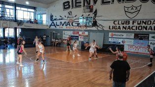 Santa Rosa eliminó a Almagro y aguarda rival para definir el Clausura de Mayores.