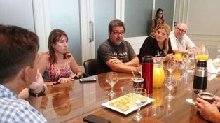 Luego de la restitución del menor, concejales recibieron a la familia Gigliotti-Morla