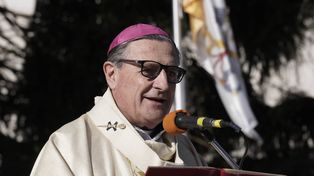 El arzobispo de Rosario, monseñor Eduardo Martín rechazó la idea de prohibición y se sumó a la consigna de ordenar el trabajo que realizan en las calles rosarinas.