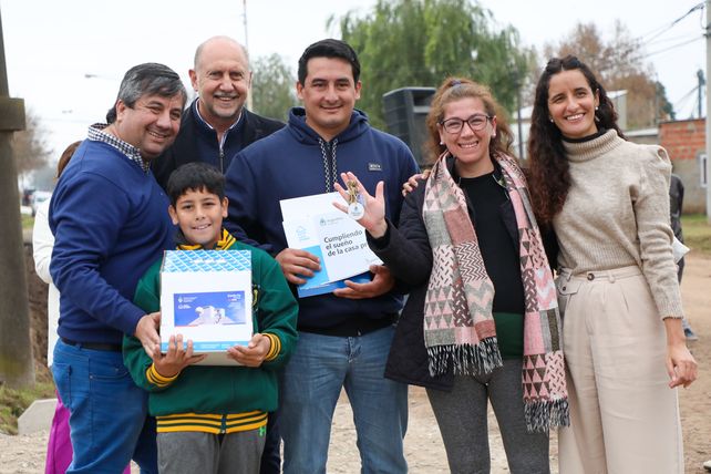 Gálvez: inauguraron la repavimentación de la ruta 80 y entregaron viviendas