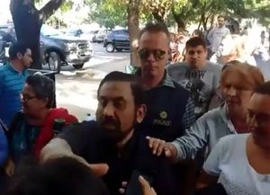 El padre Ignacio se prepara para el Vía Crucis