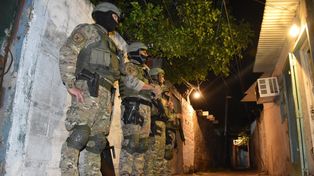 Efectivos de TOE y PDI realizaron una serie de 30 allanamientos con siete detenidos, tres de ellos menores.