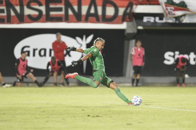 Keylor Navas fue la gran figura leprosa ante Estudiantes en el empate 1 a 1 del sábado. Su presente en Newells causa sensación en el fútbol argentino.&nbsp;