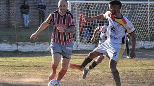 Juventud Unida ganó y sigue arriba en el ascenso de Liga Santafesina