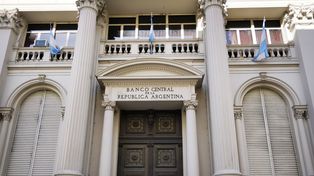El Banco Central salió a jugar fuerte para garantizar que la licitación extraordinaria de deuda a la que convocó Caputo tenga éxito.