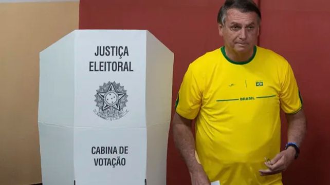 Bolsonaro votó y no aclaró si aceptará los resultados en caso de victoria de Lula