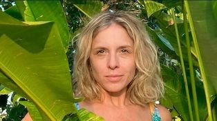 Carla Peterson se mostró en bikini al natural y a cara lavada