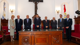 Los integrantes de la Corte provincial junto a Pullaro, durante la inauguración del año judicial 2024.