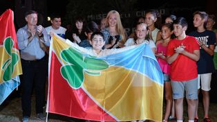 El creador de la bandera de El Trébol fue Fausto Cena, un niño de 10 años. Fue presentada oficialmente en 2020 y hoy tiene plaza propia.
