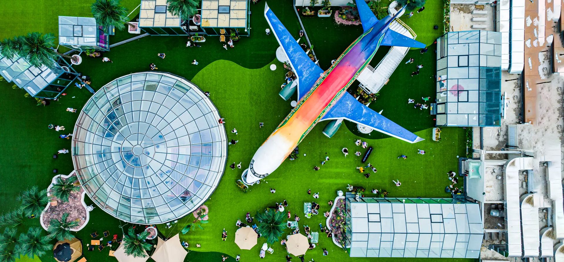 Tianjin, China. Vista aérea de un restaurante con forma de avión en la azotea de un centro comercial. Fotografía: VCG/Getty Images Tianjin, China. Vista aérea de un restaurante con forma de avión en la azotea de un centro comercial. Fotografía: VCG/Getty Images