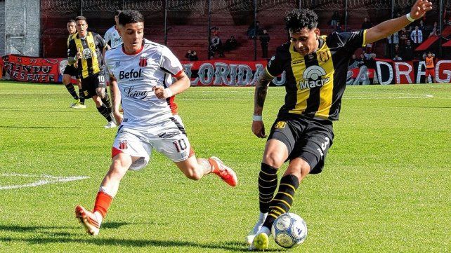 Deportivo Madryn perdió con Defensores de Belgrano y no pudo alejarse de Colón