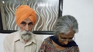 Después de 46 años de casada, una mujer india de 70 dio a luz a su primer hijo