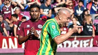 Con gol de Santiago Silva sobre el final, Aldosivi superó a Lanús que tuvo en el banco a Frank Kudelka.