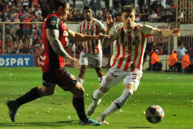 Newells golpeó justo, aguantó a Unión y se trajo tres puntos de oro