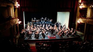 Noche de estrenos y de gala en el aniversario de la Patria