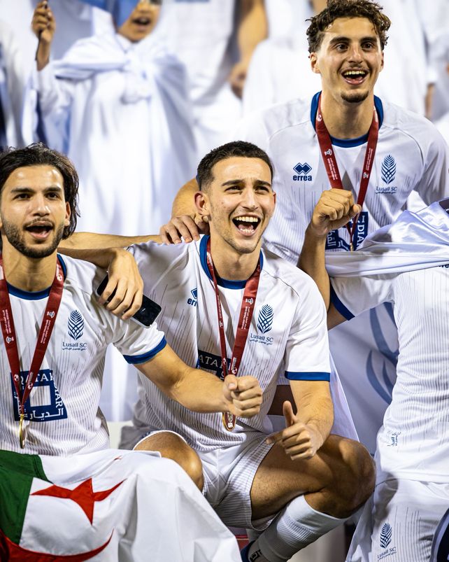 De Festejo. La alegría de Tiago Geralnik junto a sus compañeros tras lograr el ascenso.&nbsp;