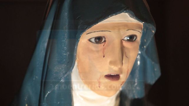 Según los análisis, es sangre lo que tiene en el rostro la virgen de Santa Teresita