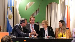 Bahl, Bordet, Teresa Parodi y Camila Far&iacute;as.&nbsp; 